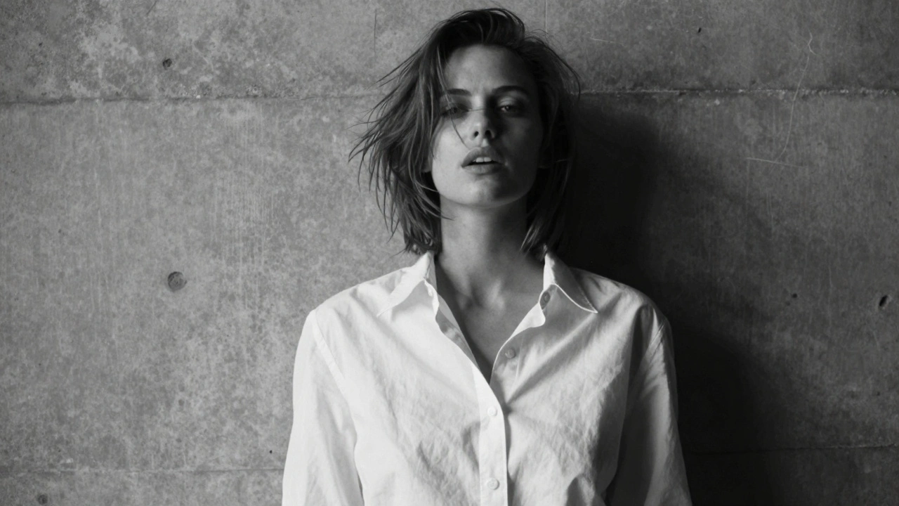 Linda Evangelista in a white shirt, black-and-white photo, raw and unretouched, dramatic lighting.